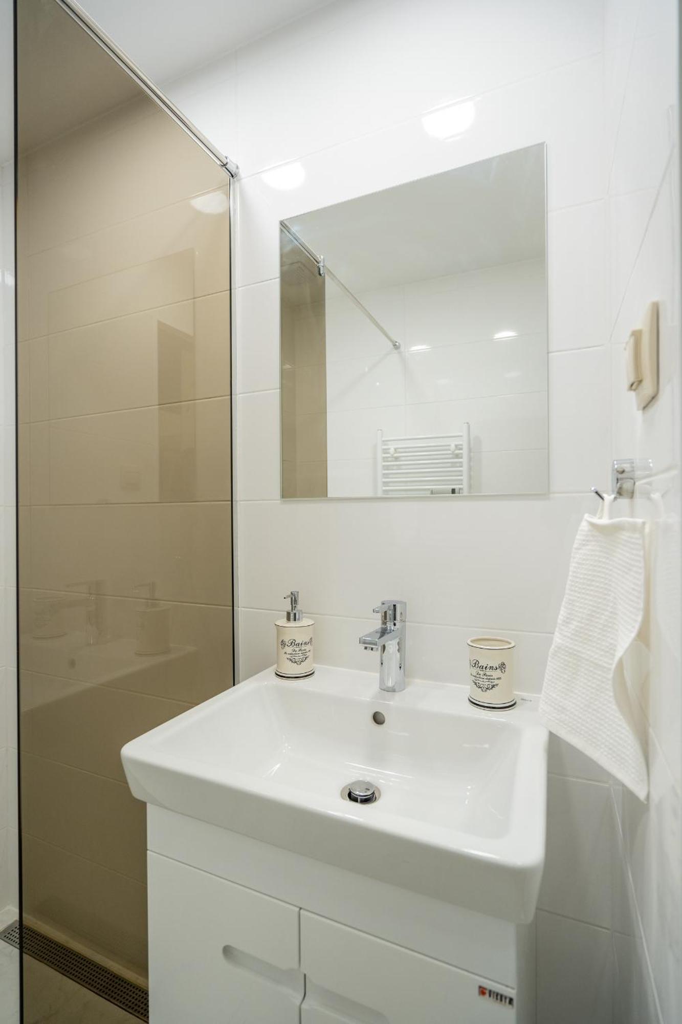 Top Location Central New & Spacious 3 Bdr Apt Medical Academy Sofia Exterior photo