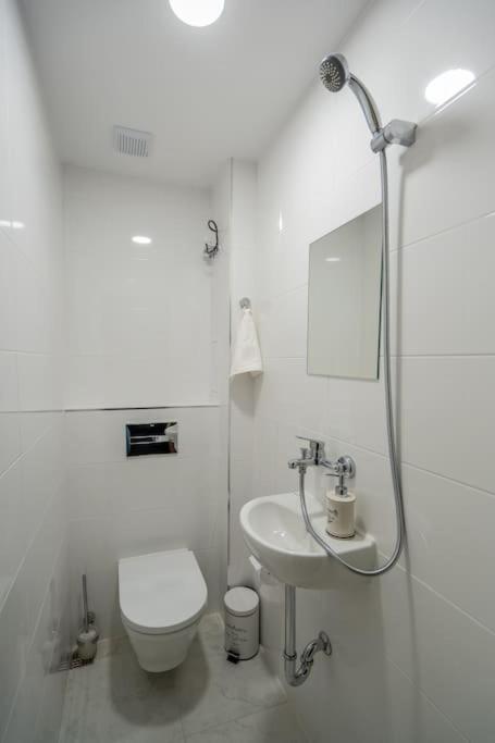 Top Location Central New & Spacious 3 Bdr Apt Medical Academy Sofia Exterior photo