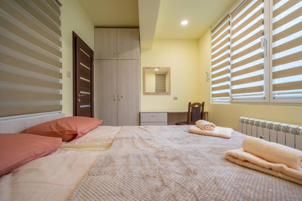 Top Location Central New & Spacious 3 Bdr Apt Medical Academy Sofia Exterior photo